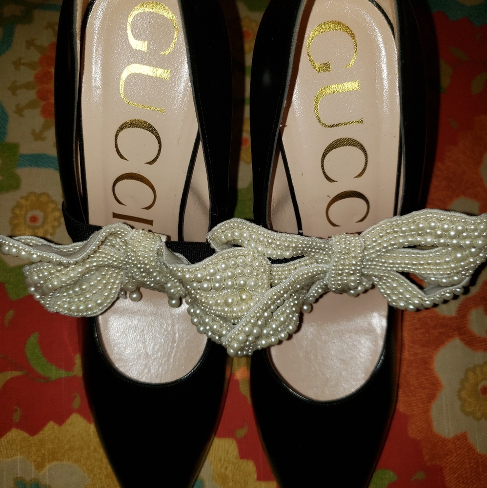 Gucci Black Leather Pump
